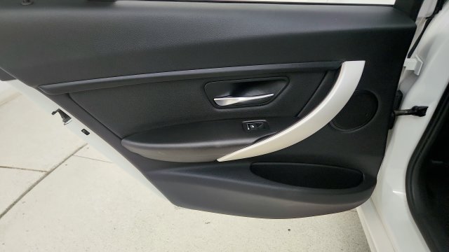 Used 2018 BMW 320i xDrive Sedan AWD/4WD image 45