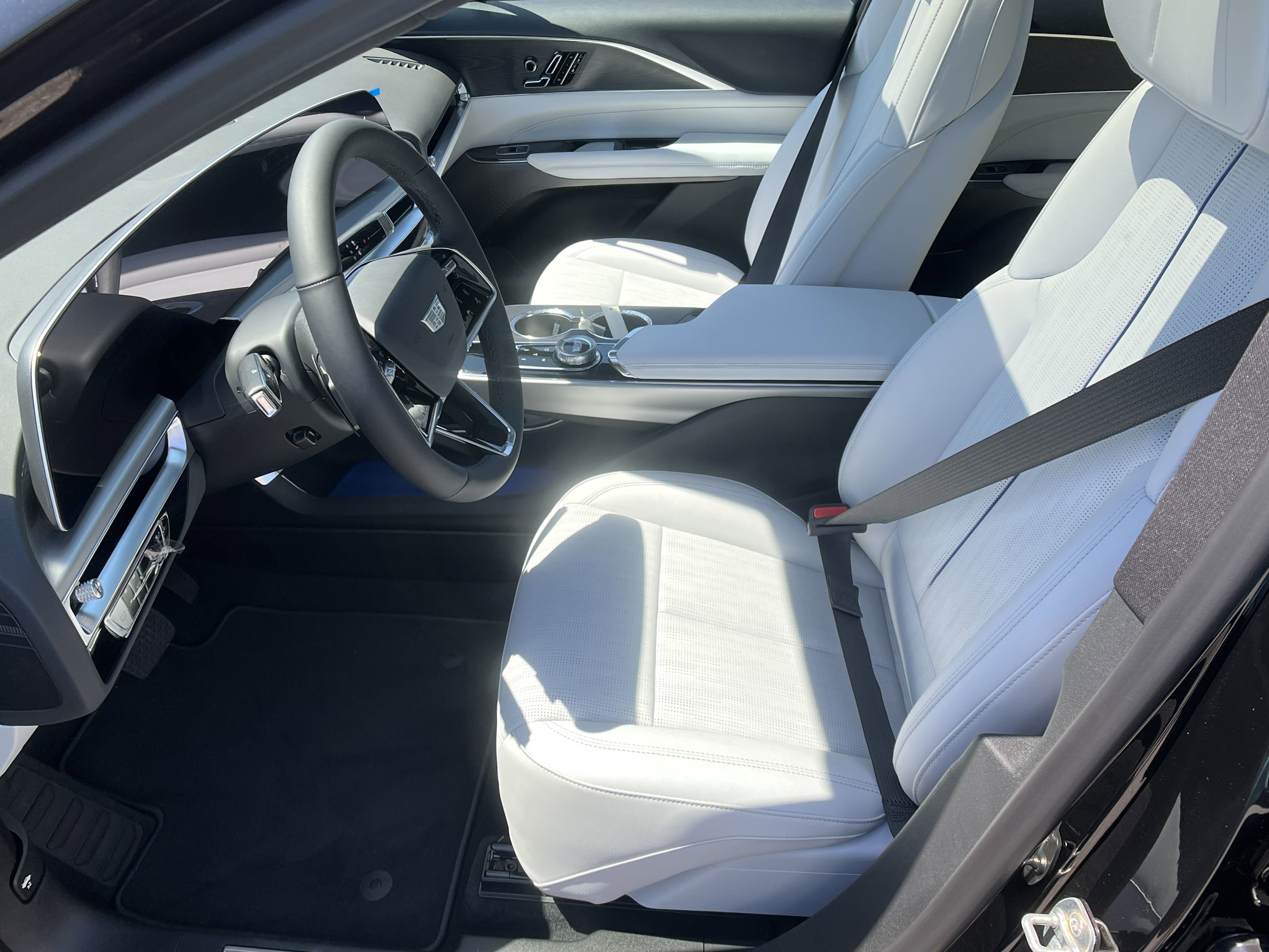 New 2025 Cadillac Lyriq Luxury image 10