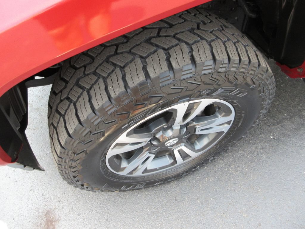 Used 2019 Toyota Tacoma TRD Sport AWD/4WD image 14