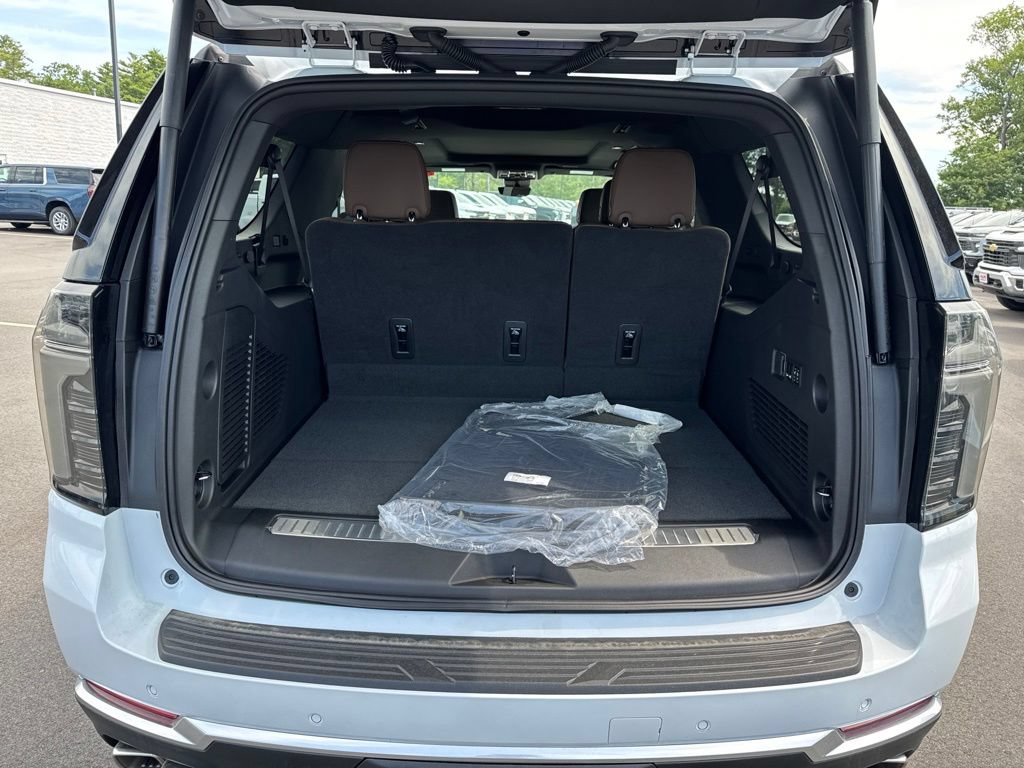 New 2026 Chevrolet Suburban High Country w/ Sun And Tow Package AWD/4WD image 6
