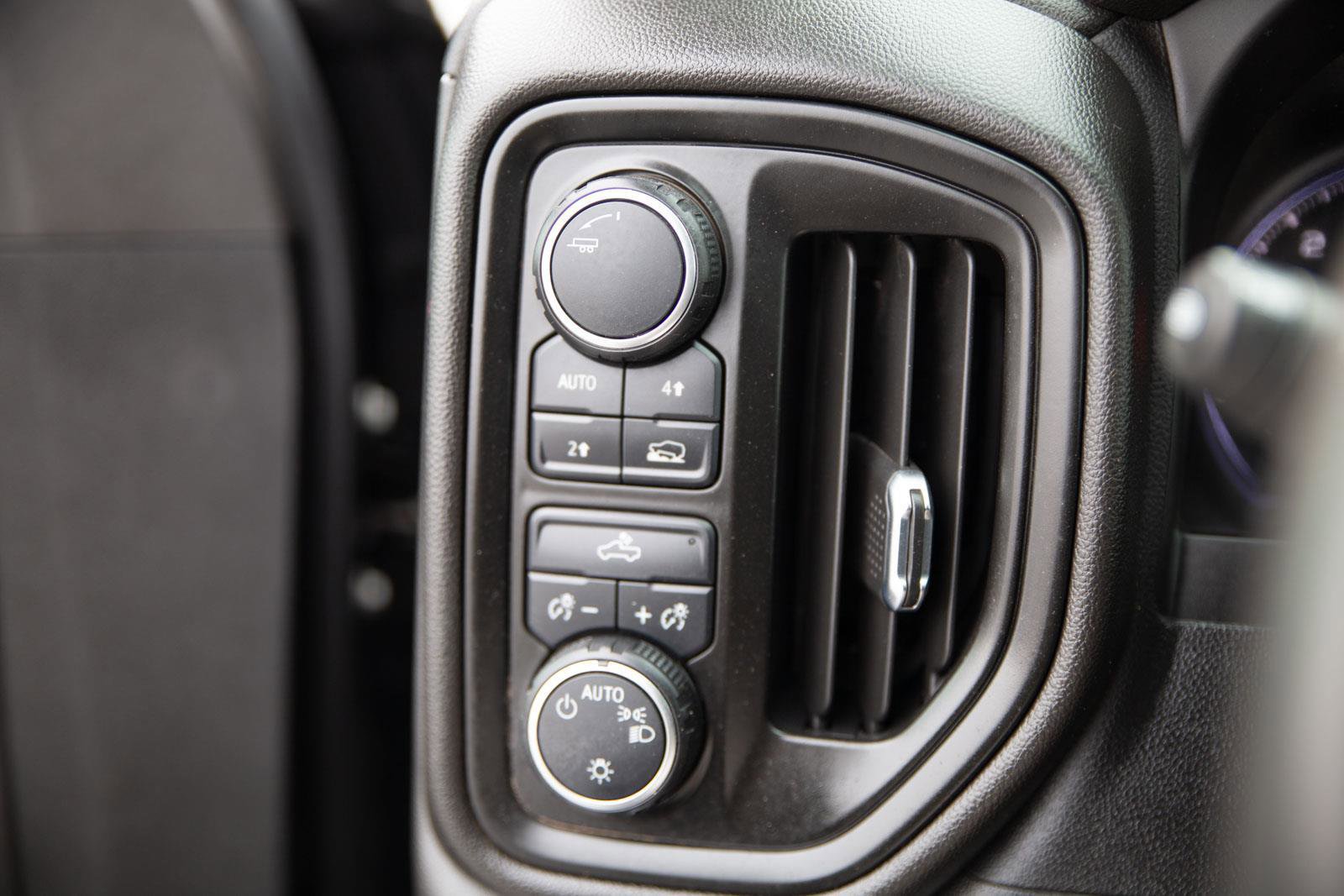 Used 2023 Chevrolet Silverado 1500 Custom image 17