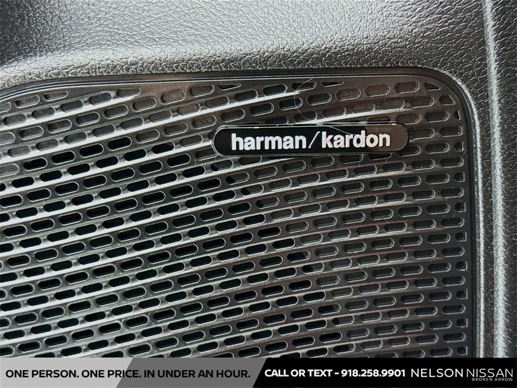 Used 2022 Chrysler Pacifica Limited w/ Uconnect Theater Family Group image 19