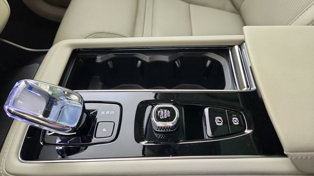 New 2026 Volvo XC90 T8 Ultra w/ Protection Package Premier AWD/4WD image 17