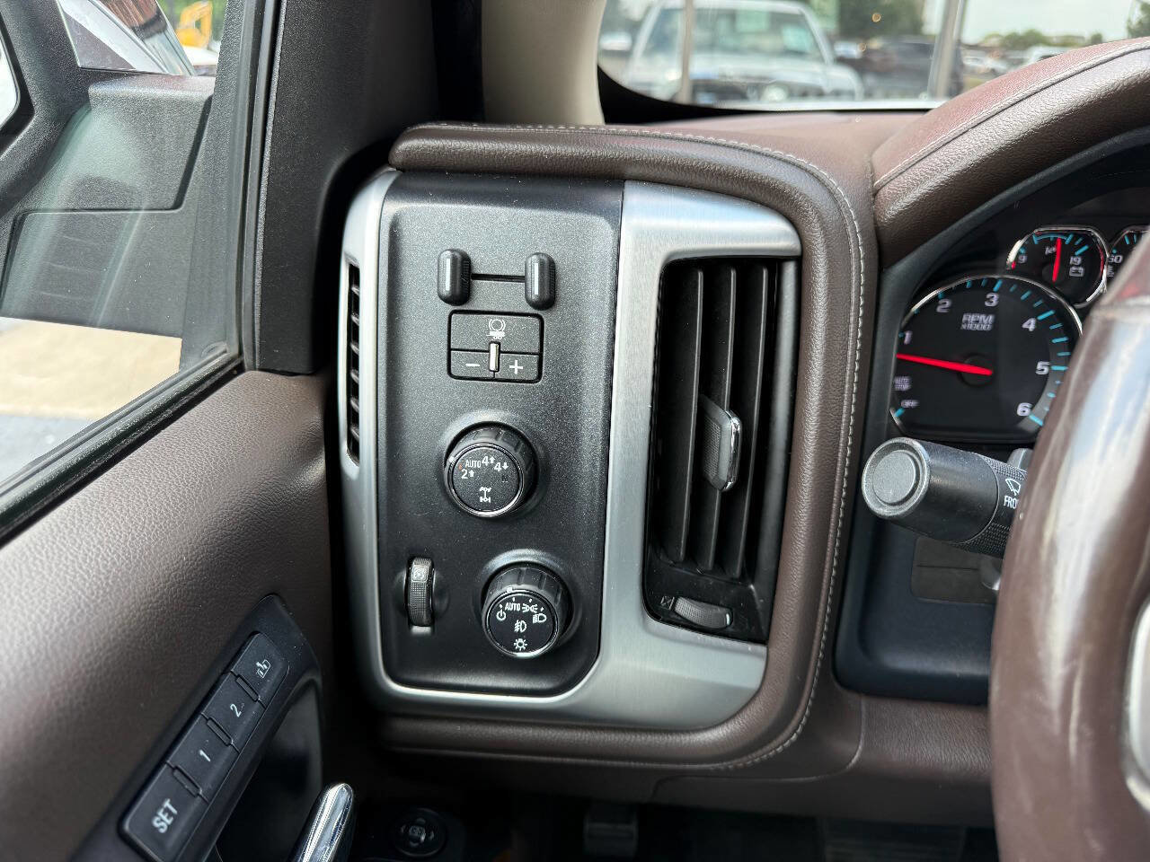 Used 2018 GMC Sierra 1500 SLT image 16