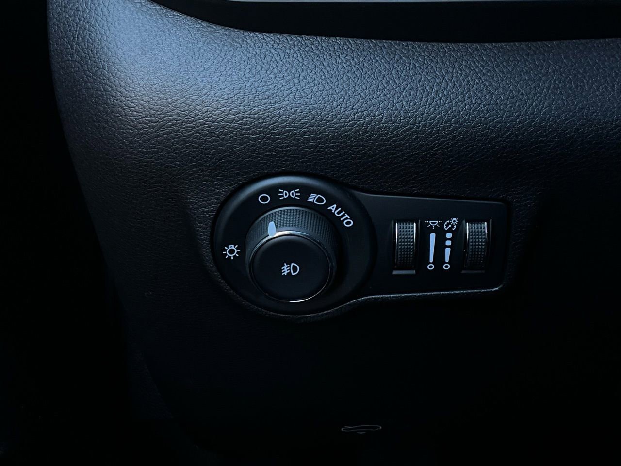 Used 2025 Jeep Compass Limited image 22