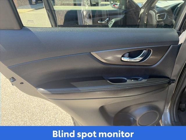 Used 2015 Nissan Rogue SV w/ SV Premium Package FWD image 9