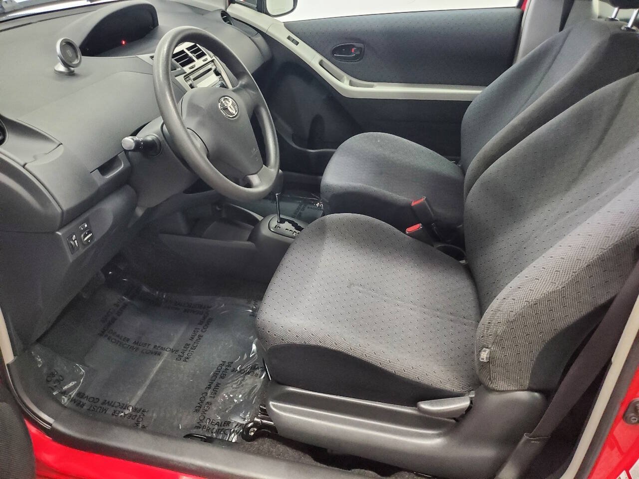 Used 2010 Toyota Yaris 2-Door Hatchback FWD image 9