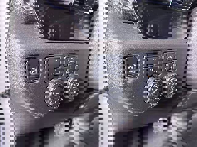 Used 2025 Chevrolet Silverado 2500 LT w/ Convenience Package image 23