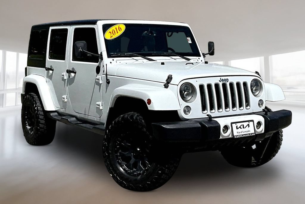 Used 2016 Jeep Wrangler Unlimited Sahara AWD/4WD image 3