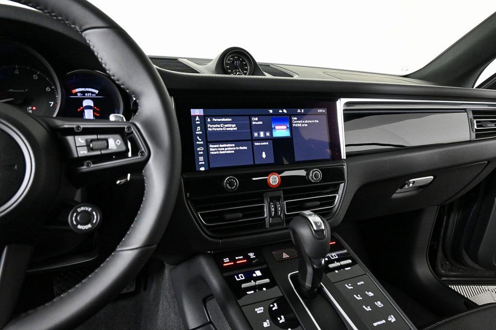 Certified 2026 Porsche Macan AWD/4WD image 12