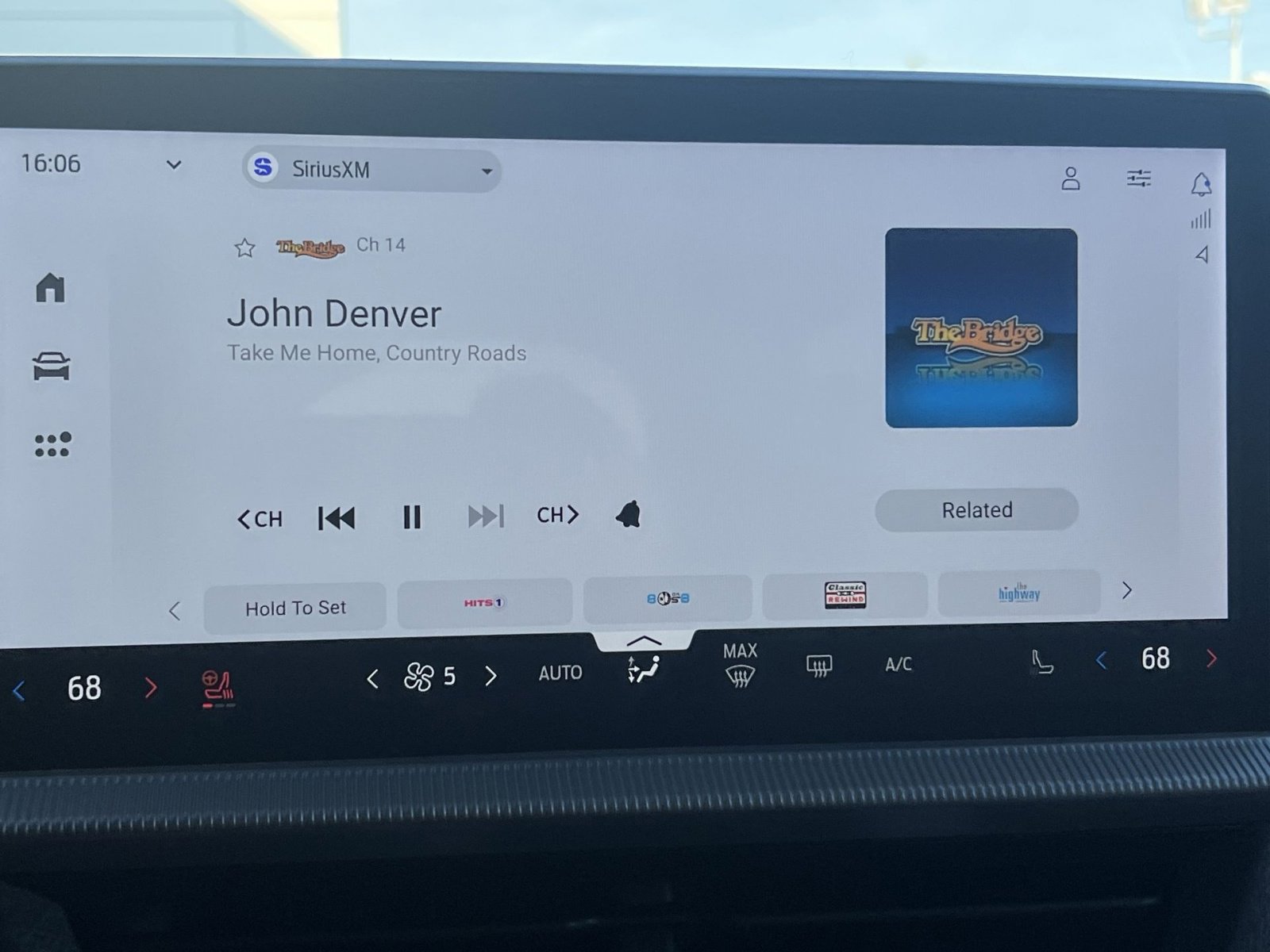 New 2026 Ford Explorer Platinum w/ LUX Leather Package image 18