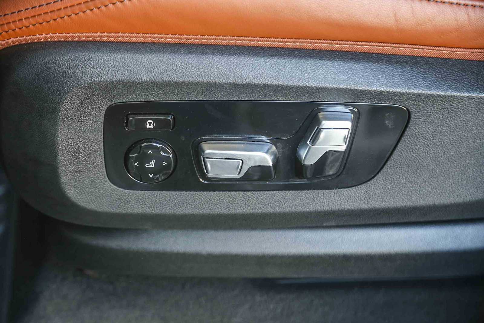 Used 2025 BMW X5 xDrive50e w/ Executive Package image 18