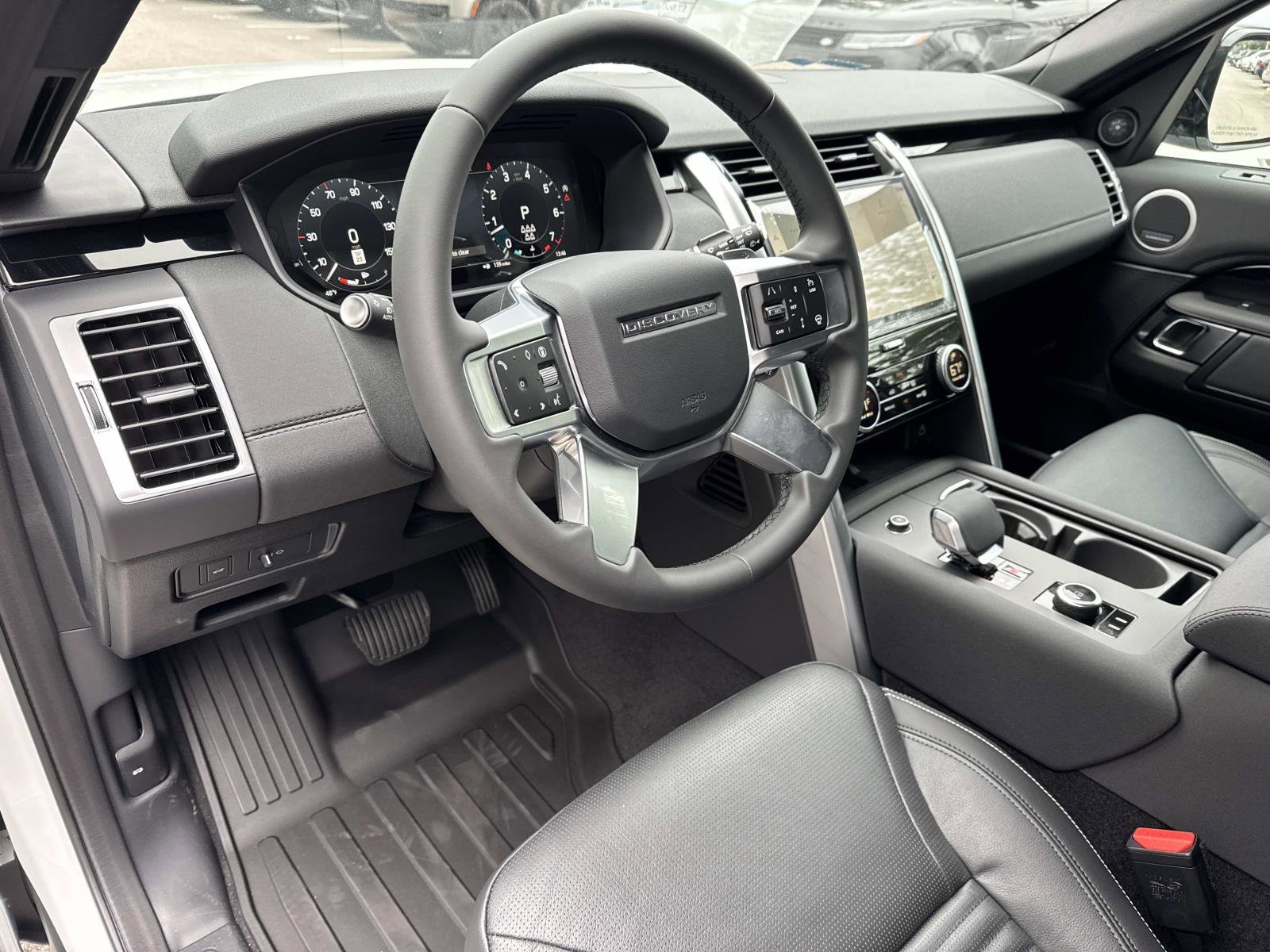 Used 2025 Land Rover Discovery S AWD/4WD image 23