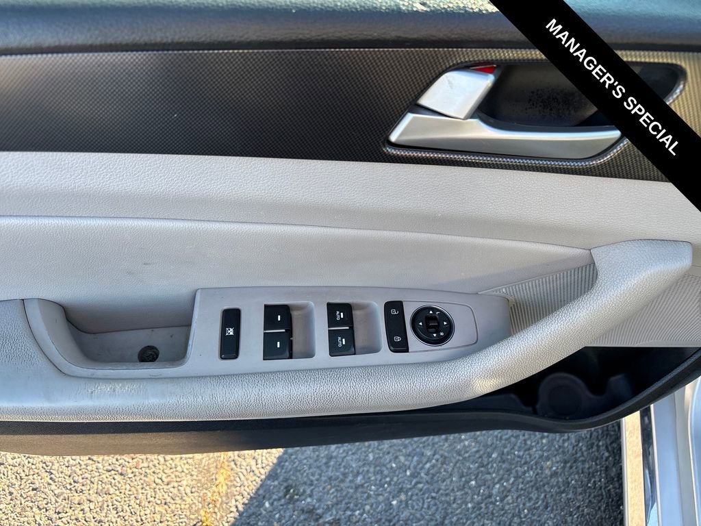 Used 2016 Hyundai Sonata Sport w/ Option Group 02 image 11