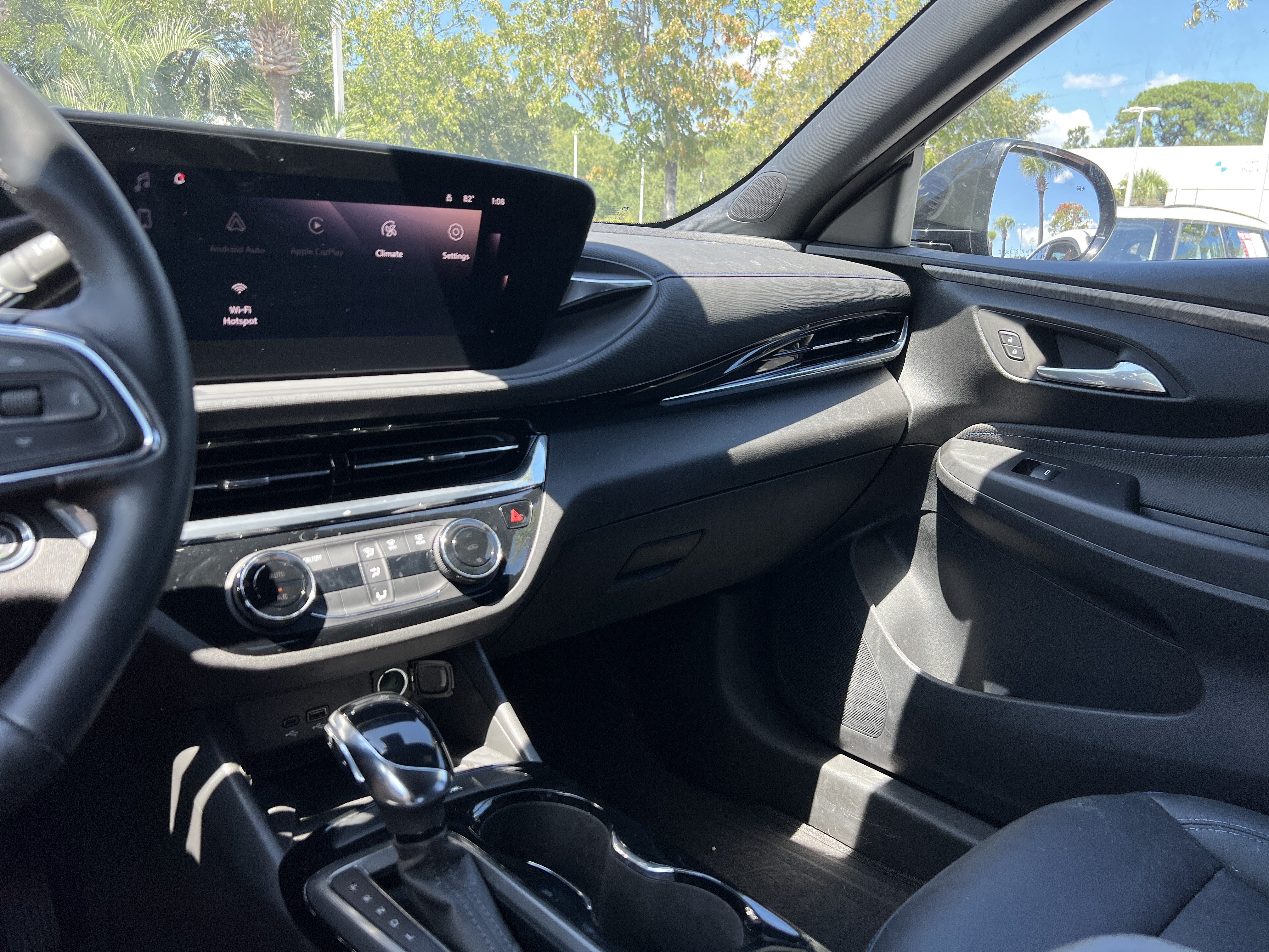 Used 2025 Buick Envista Sport Touring w/ Convenience II Package FWD image 29
