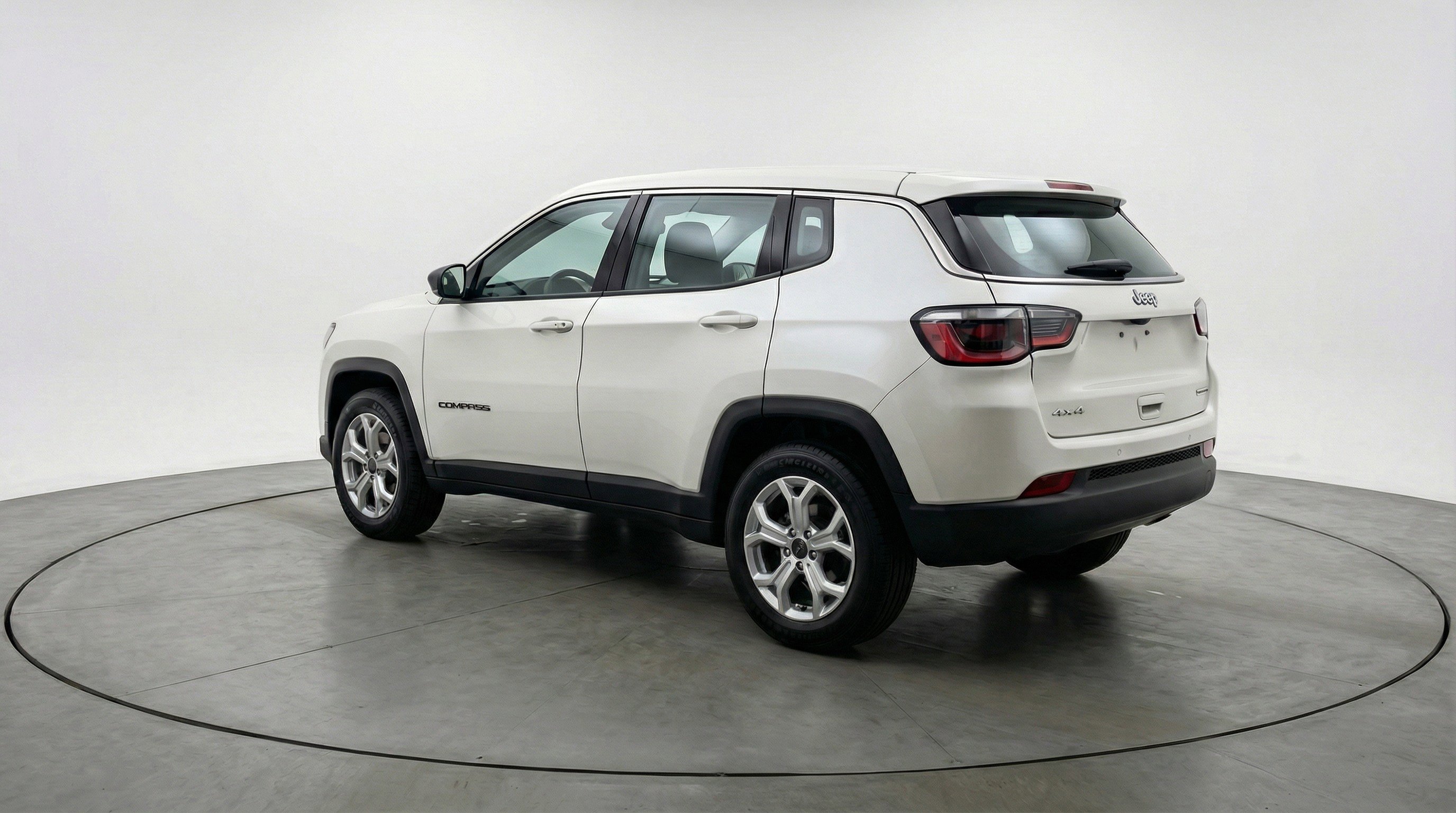 Used 2025 Jeep Compass Latitude image 6