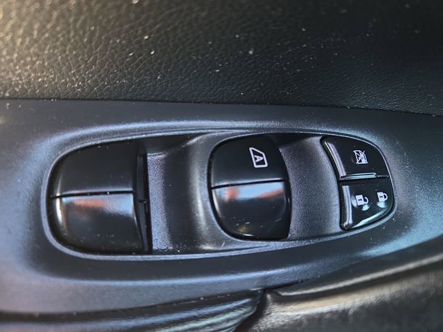 Used 2017 Nissan Rogue Sport SV w/ SV Premium Package image 14