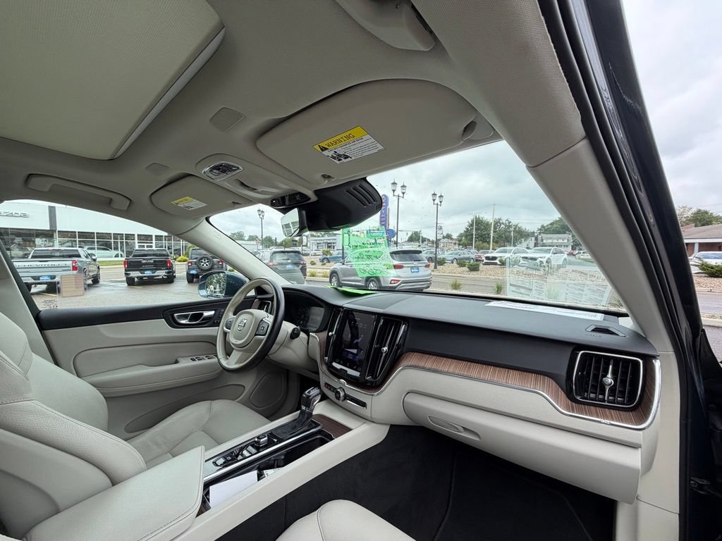 Used 2021 Volvo XC60 T6 Momentum AWD/4WD image 10