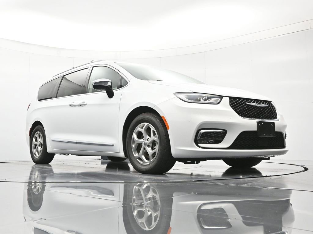 Used 2023 Chrysler Pacifica Limited image 40