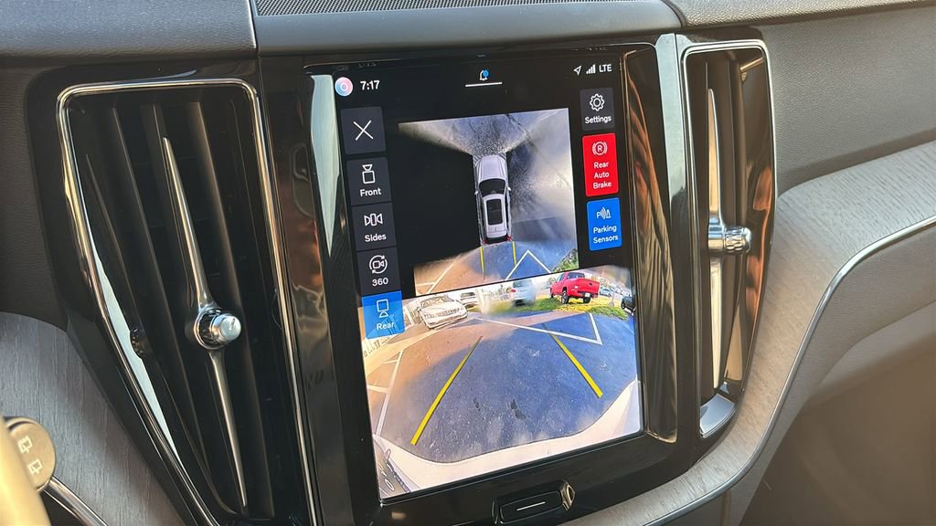 Certified 2025 Volvo XC60 B5 Plus AWD/4WD image 19