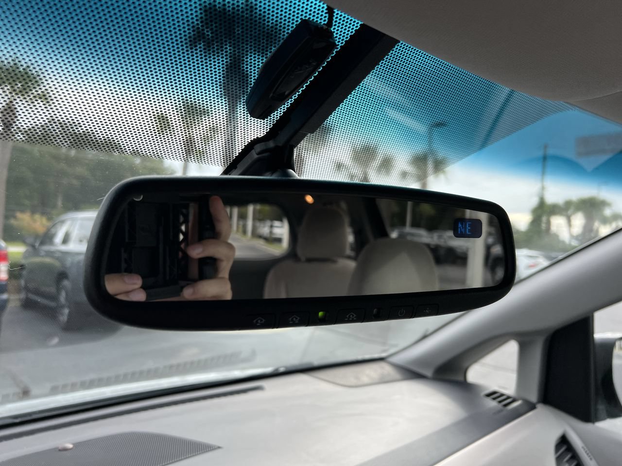 Used 2015 Toyota Sienna LE FWD image 27