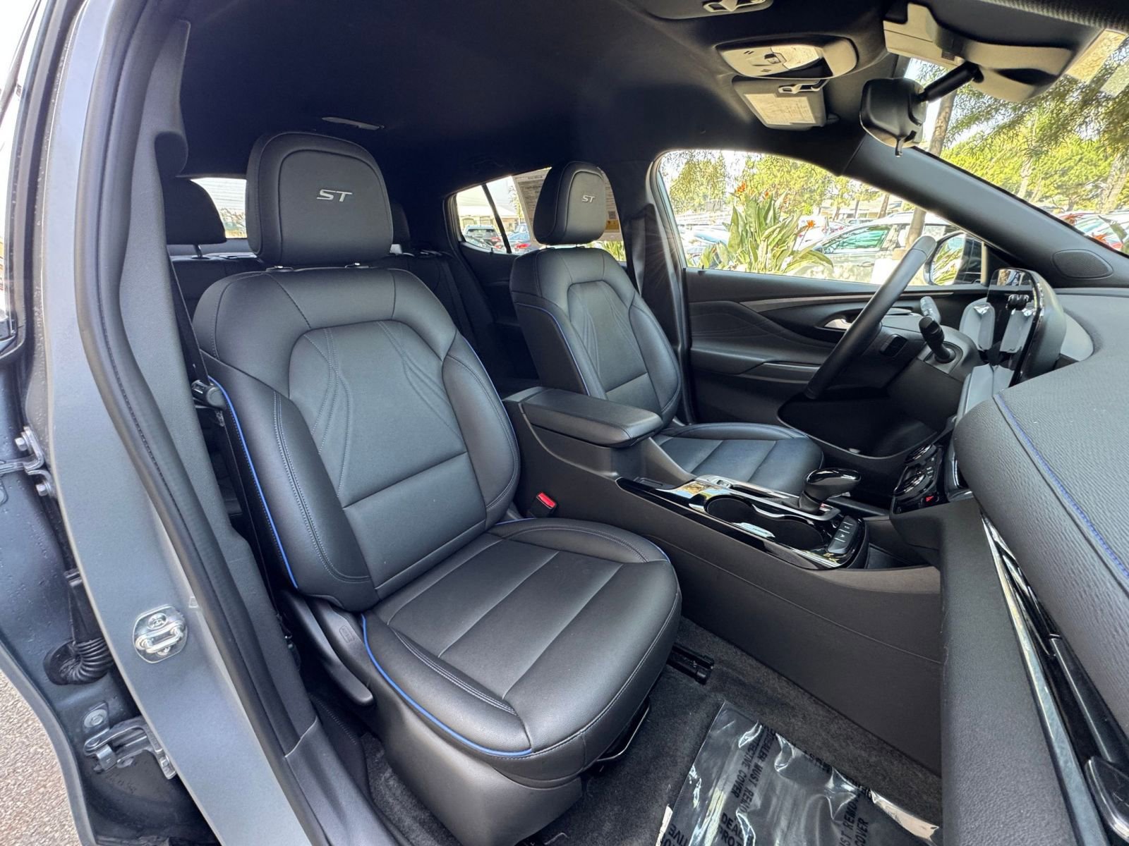 Used 2025 Buick Envista Sport Touring image 36