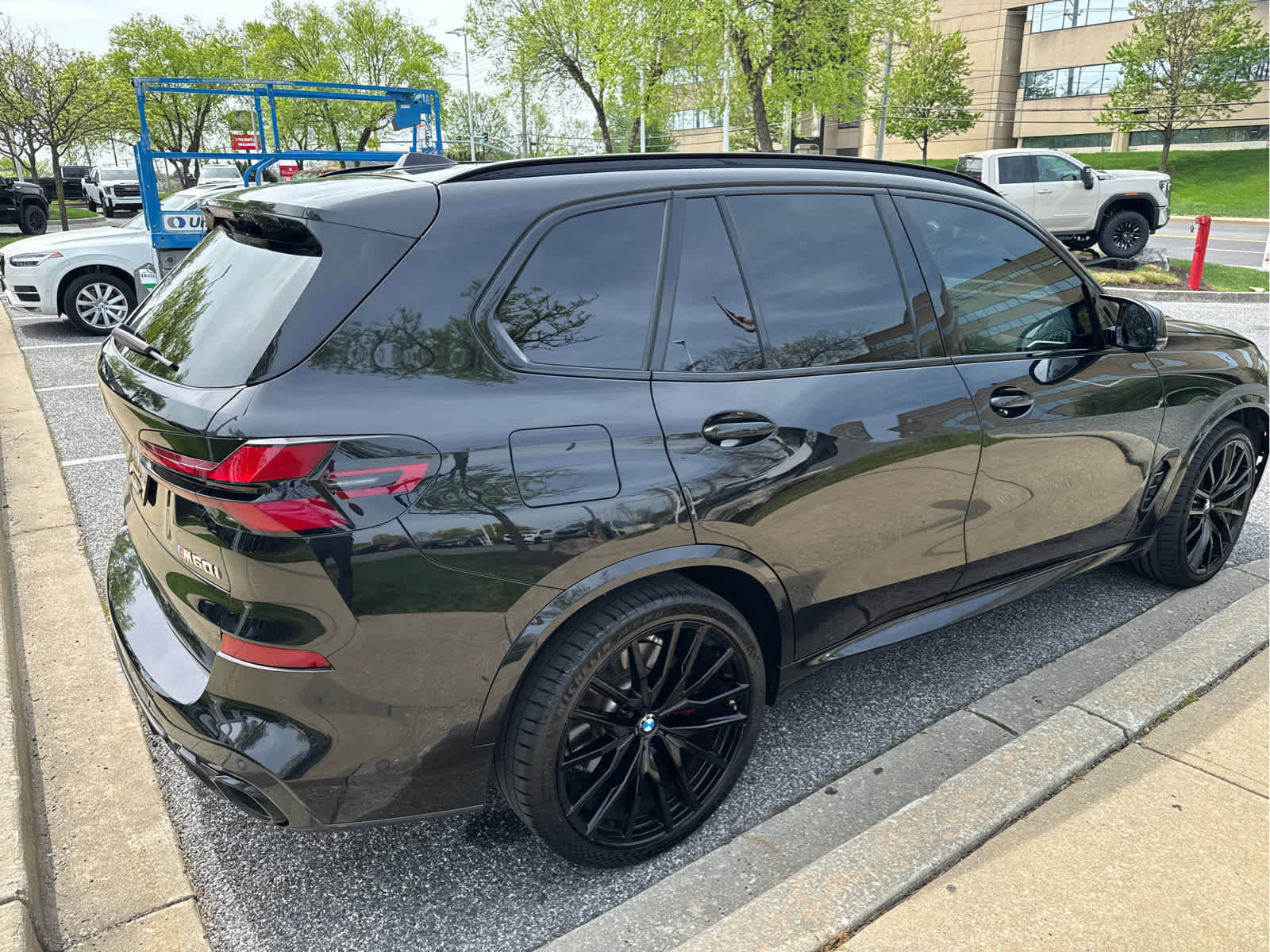 Used 2025 BMW X5 M60i image 3