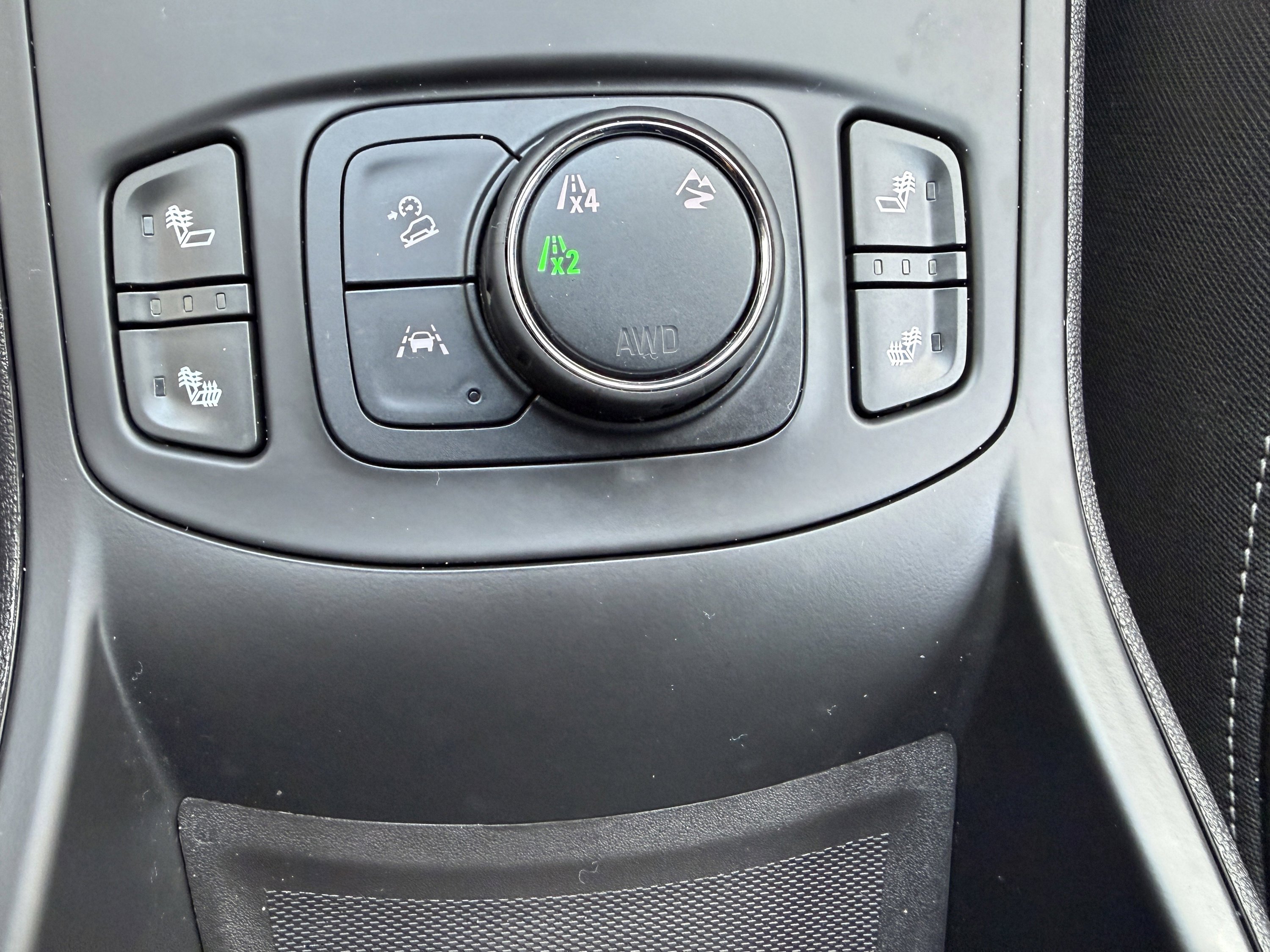 Used 2024 GMC Terrain SLT w/ Infotainment Package II image 6