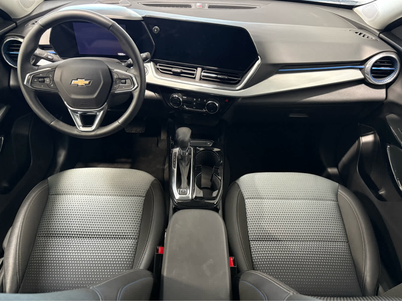 Certified 2025 Chevrolet Trax LT w/ LT Convenience Package image 24