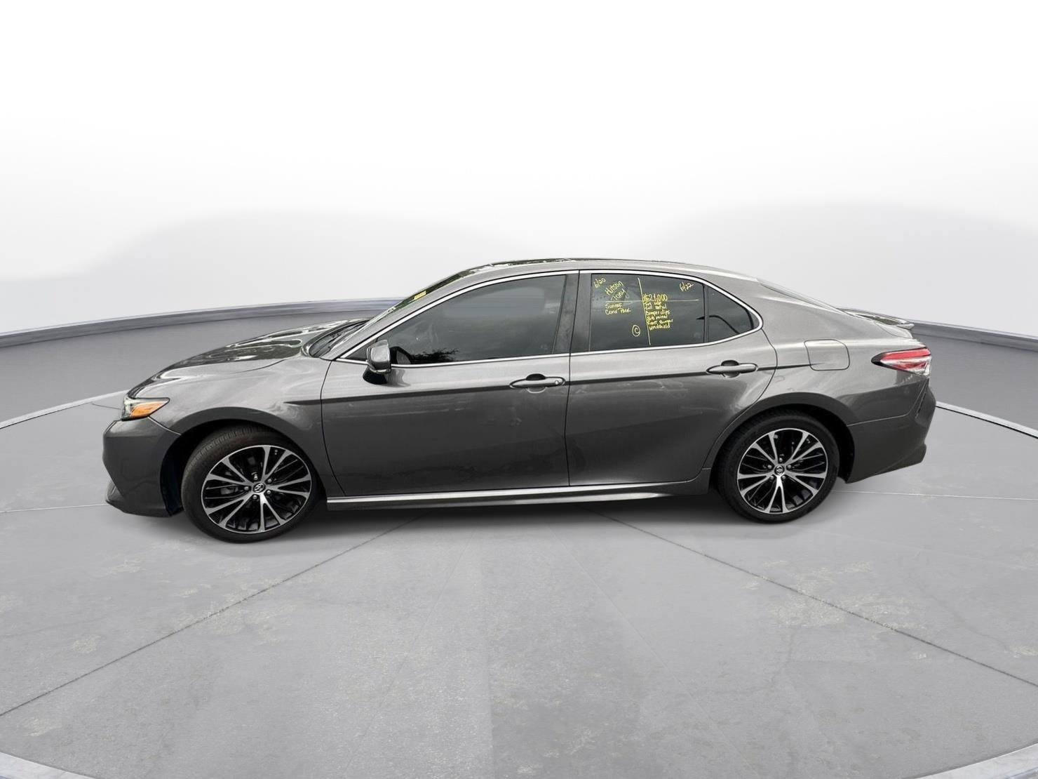 Used 2018 Toyota Camry SE w/ Audio Package FWD image 9