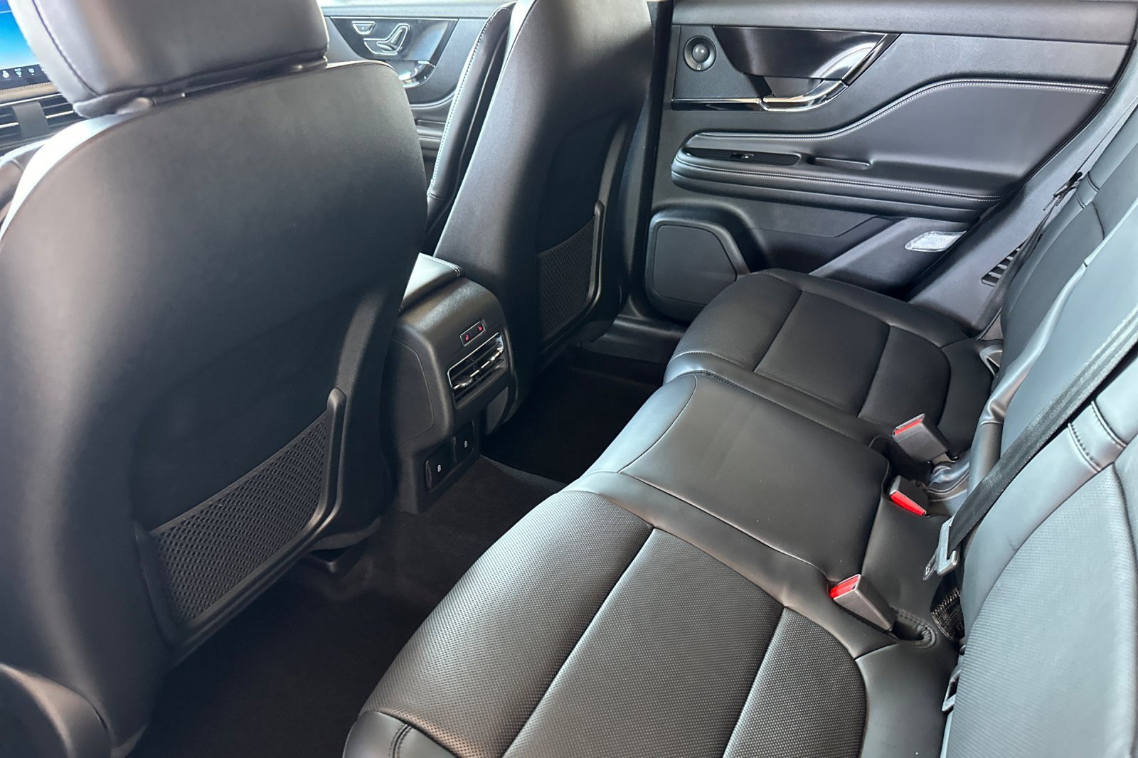 New 2025 Lincoln Corsair Reserve w/ Equipment Group 202A image 11