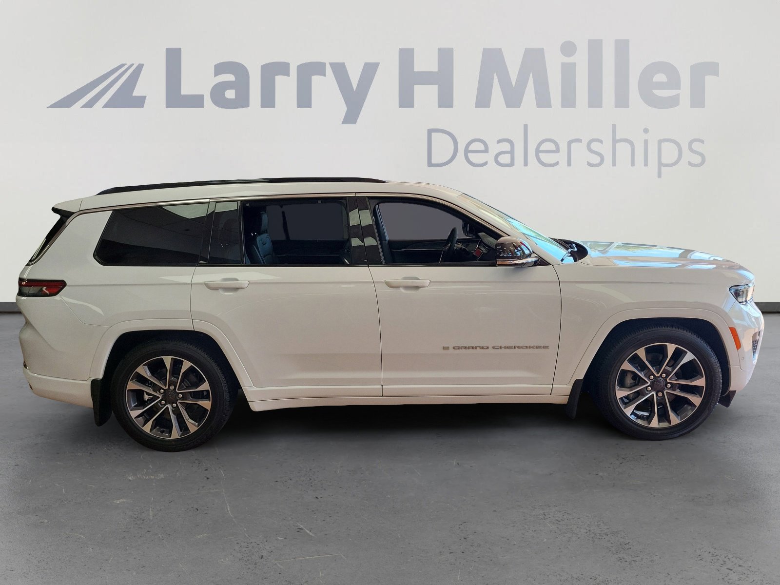 New 2025 Jeep Grand Cherokee L Overland w/ Luxury Tech Group IV image 7