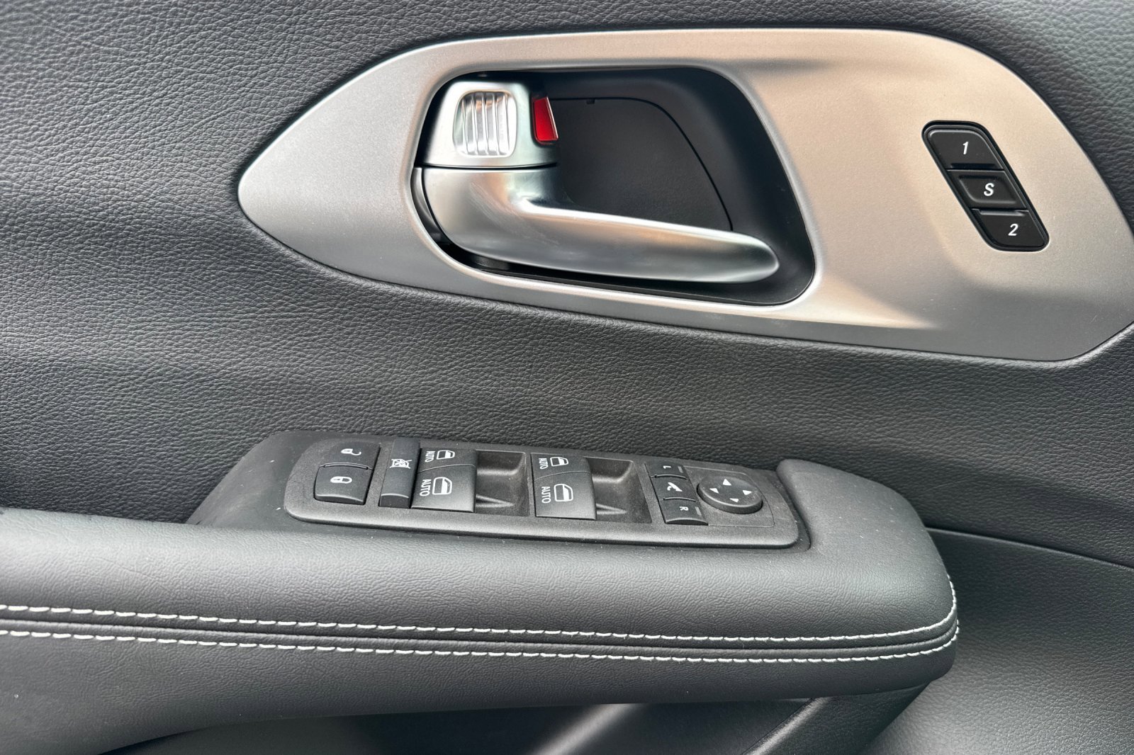 New 2026 Chrysler Pacifica Limited w/ S Appearance Package image 10