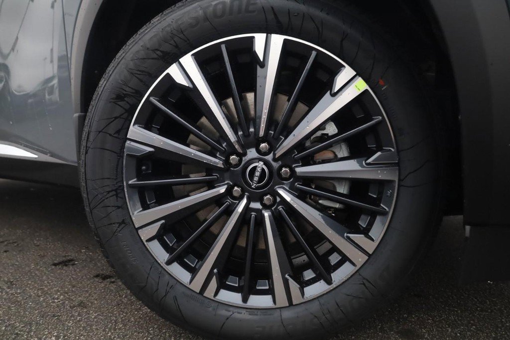 New 2026 Nissan Pathfinder Platinum image 2