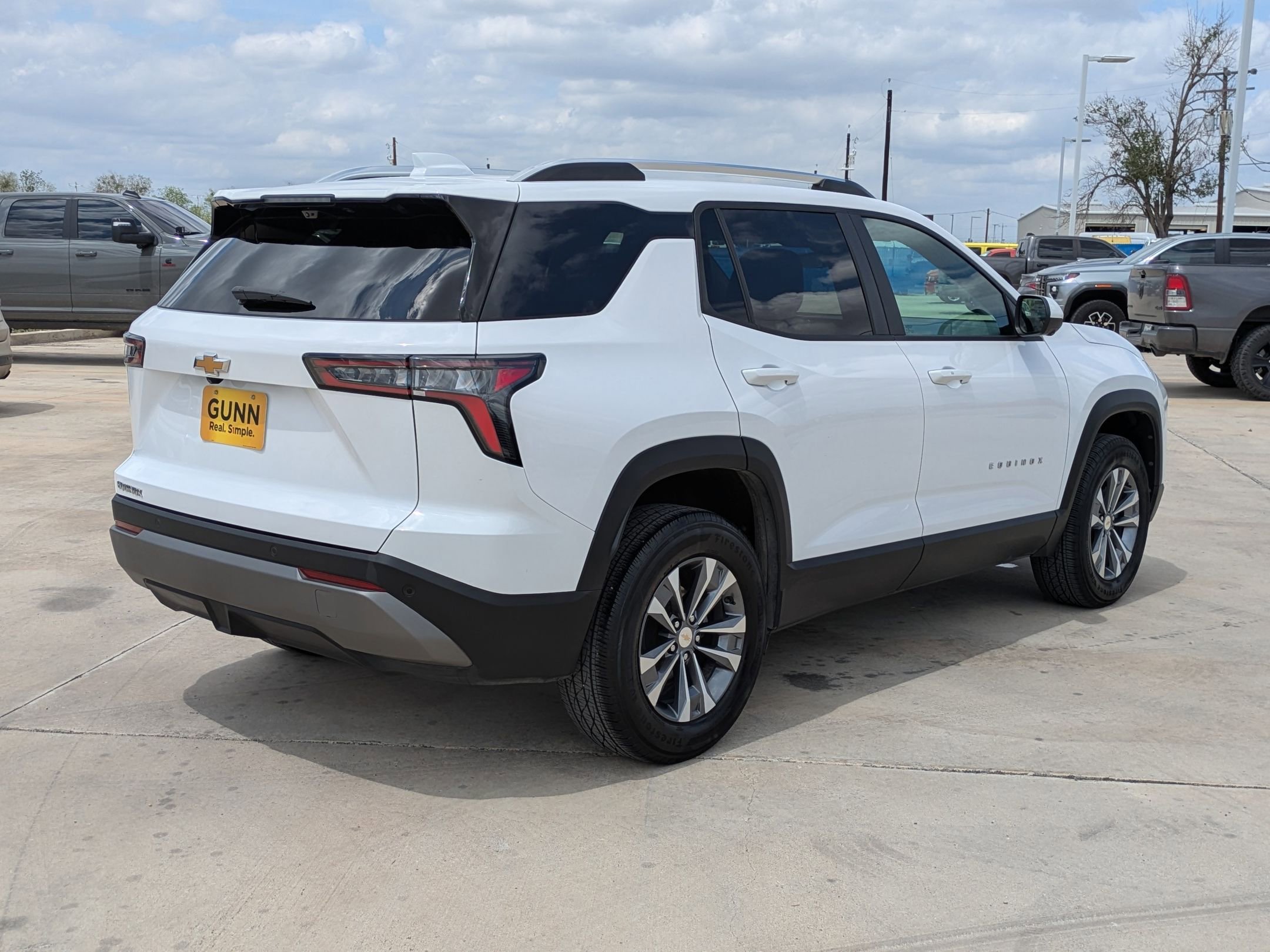 Used 2025 Chevrolet Equinox LT w/ Convenience Package II image 3