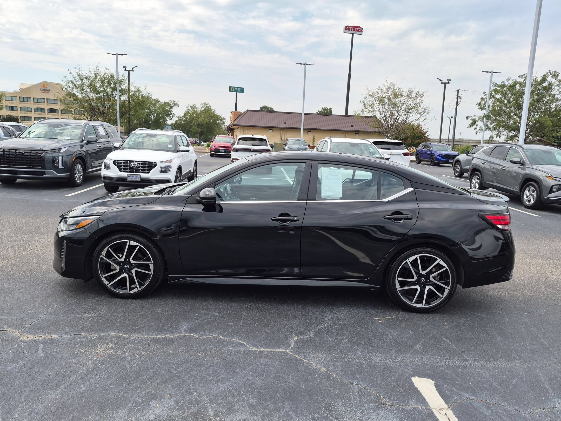 Used 2025 Nissan Sentra SR w/ SR Premium Package FWD image 6