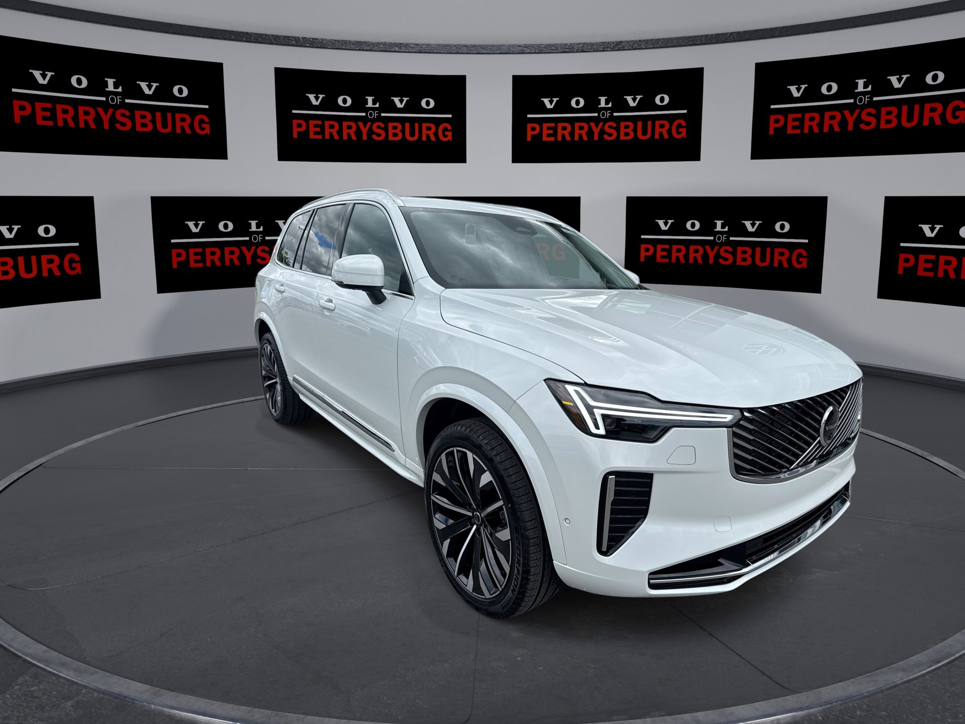 New 2025 Volvo XC90 T8 Plus w/ Protection Package Premier image 2