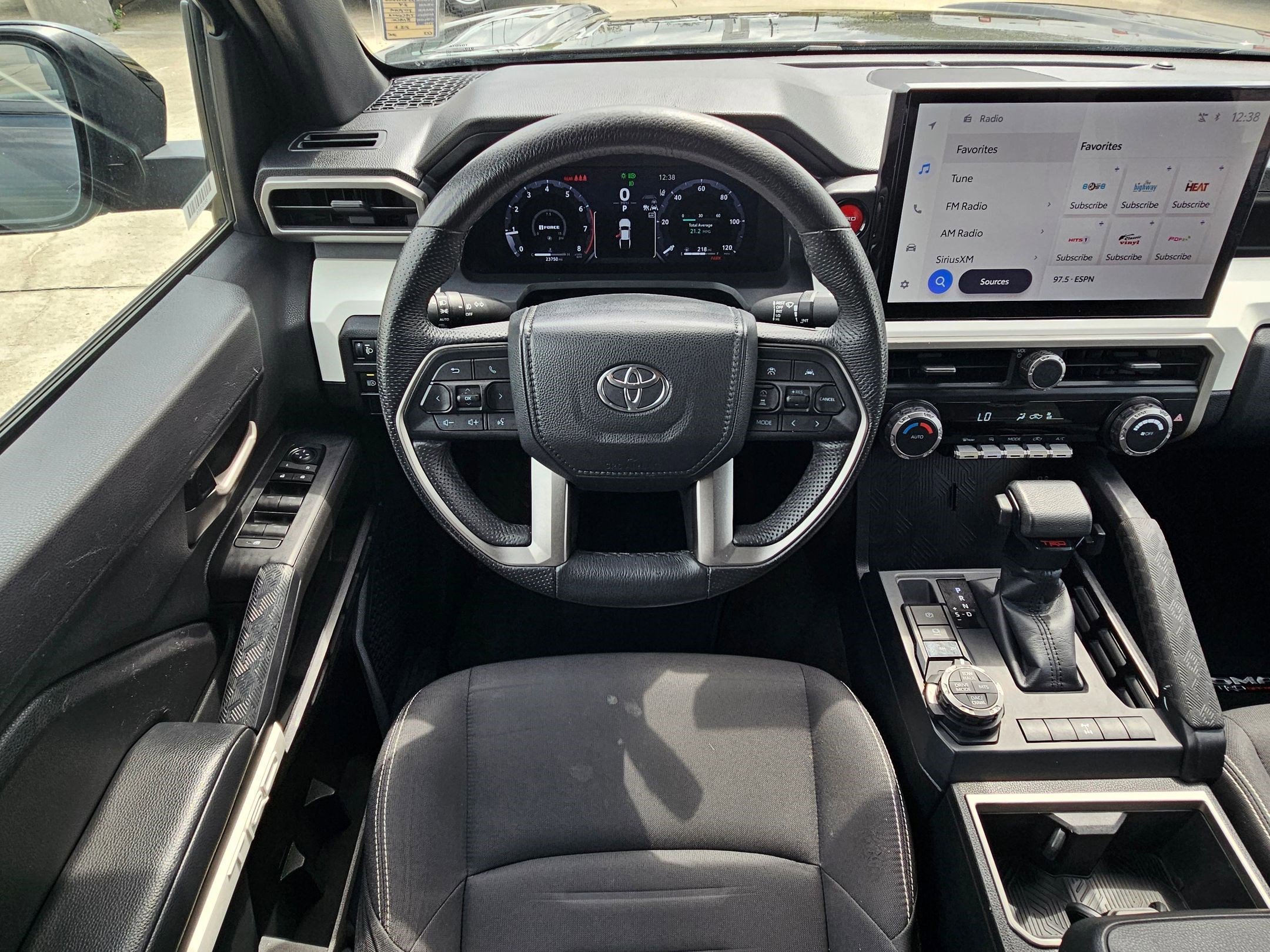 Used 2024 Toyota Tacoma TRD Off-Road image 28