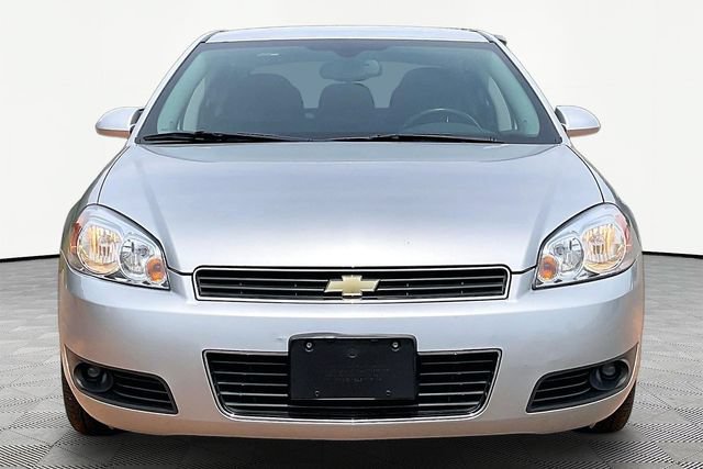 Used 2011 Chevrolet Impala LT FWD image 2