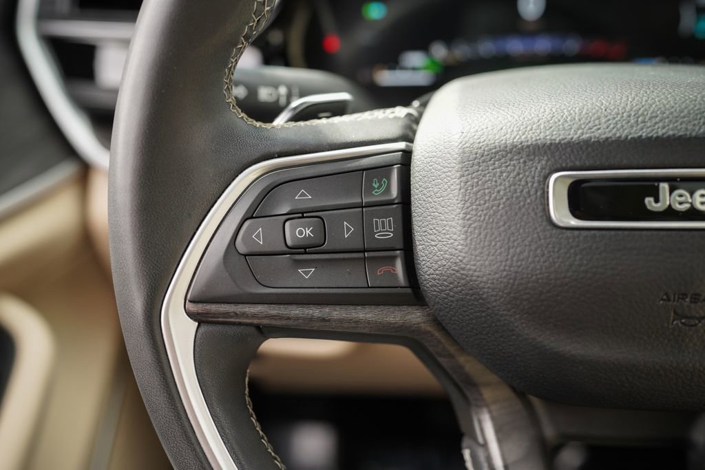 Used 2023 Jeep Grand Cherokee 4WD 4xe w/ Luxury Tech Group II image 29