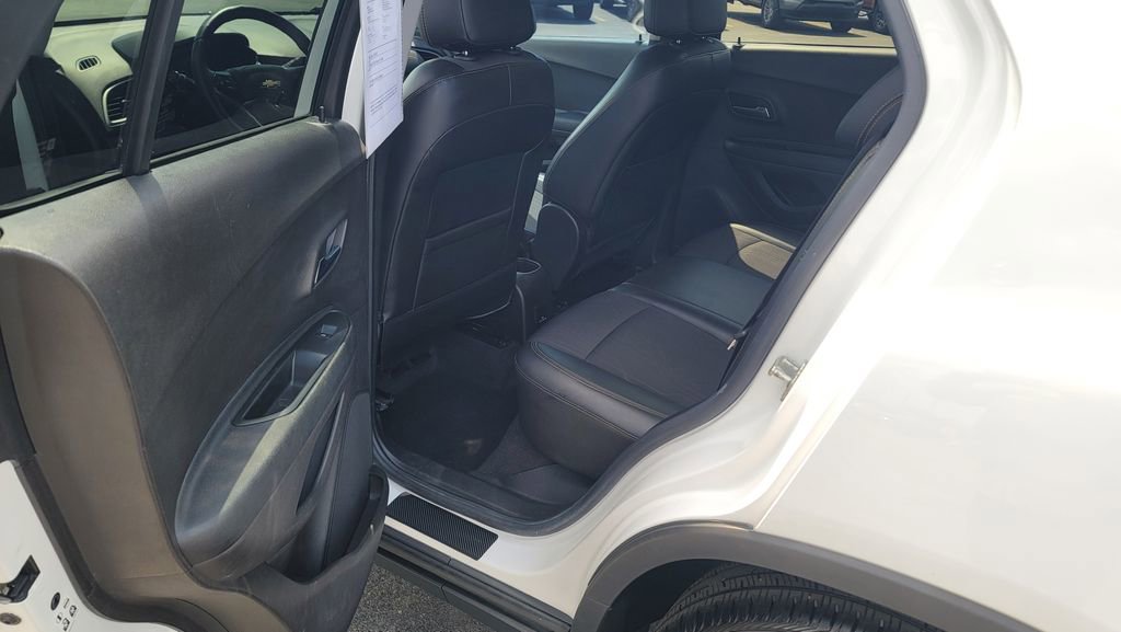 Used 2018 Chevrolet Trax LT w/ Redline Edition FWD image 25