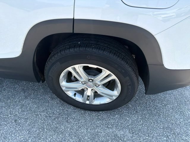 Used 2024 GMC Terrain SLE FWD image 4