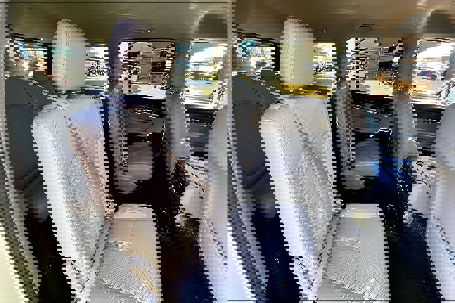 Used 2023 Jeep Wagoneer Series II w/ Flexible Seating Group image 12