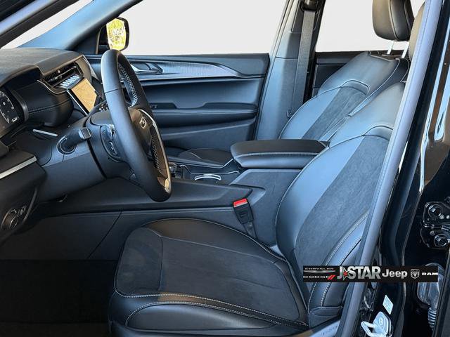 New 2025 Jeep Grand Cherokee L Laredo image 9