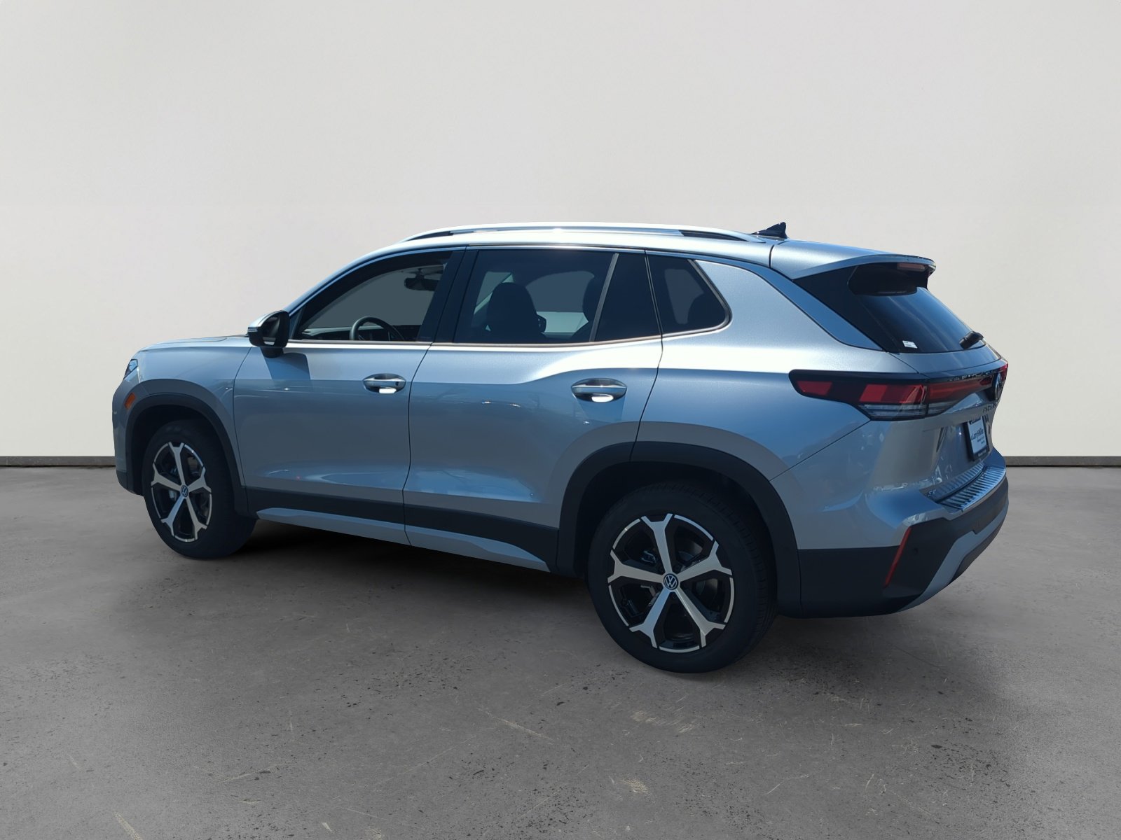 New 2025 Volkswagen Tiguan SE image 3