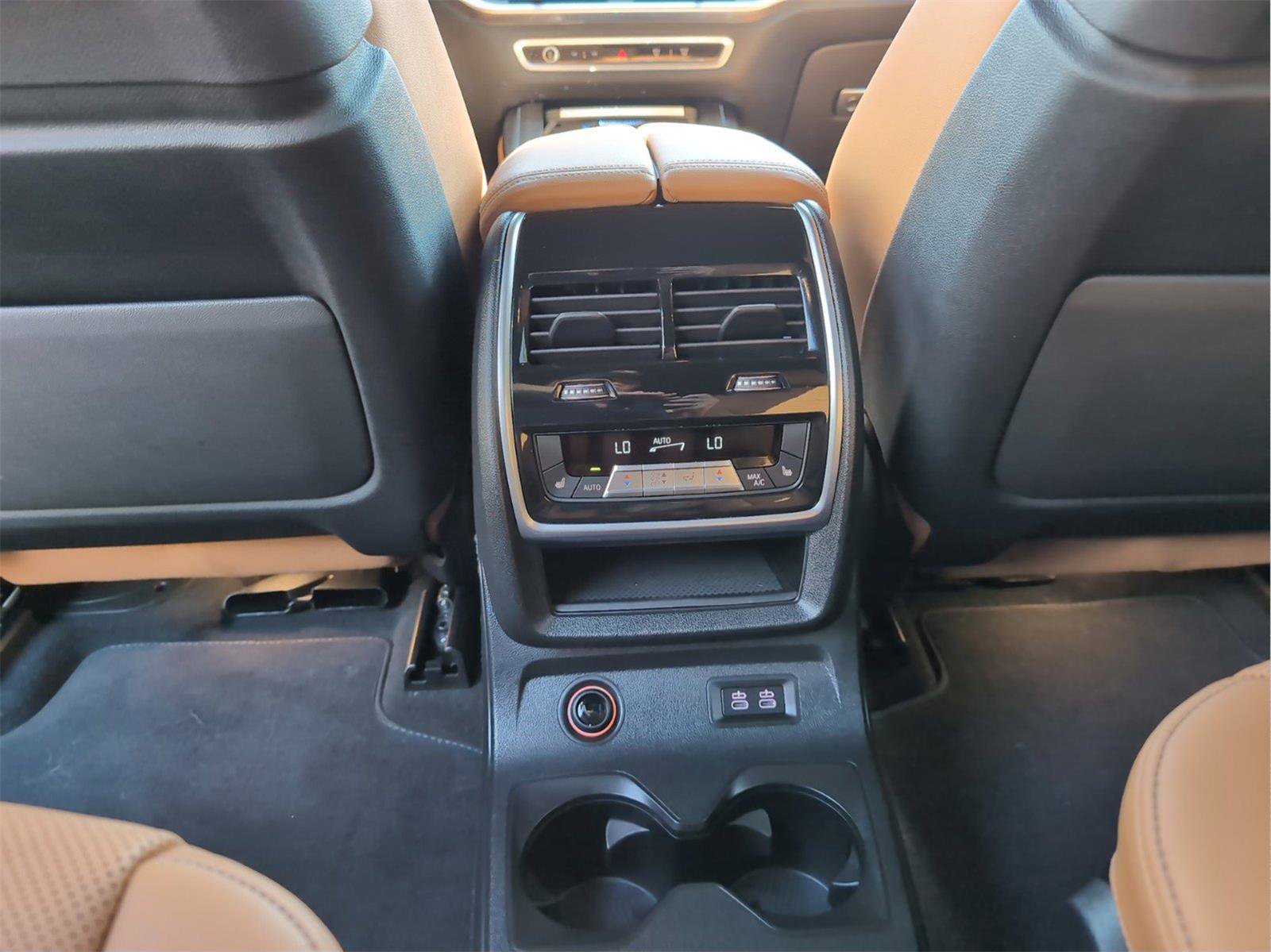 Used 2025 BMW X7 xDrive40i w/ Executive Package image 33