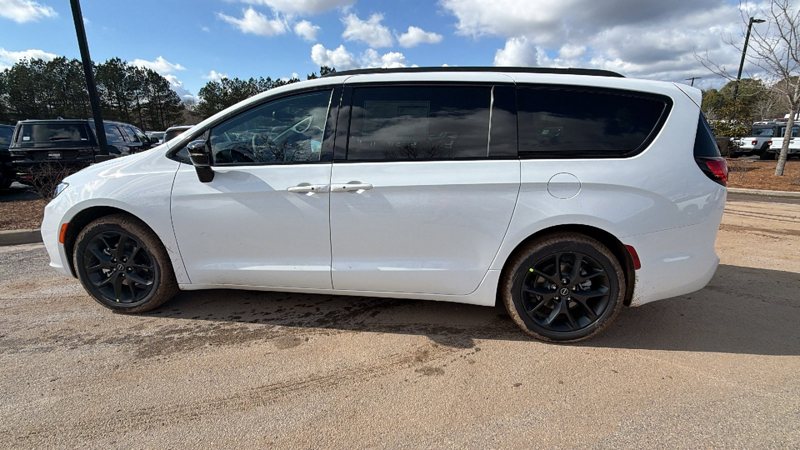 New 2026 Chrysler Pacifica Select image 11