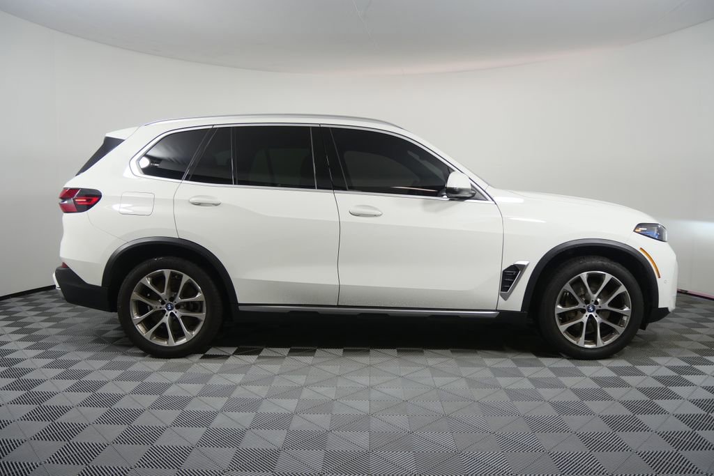 Certified 2024 BMW X5 xDrive50e w/ Premium Package AWD/4WD image 2