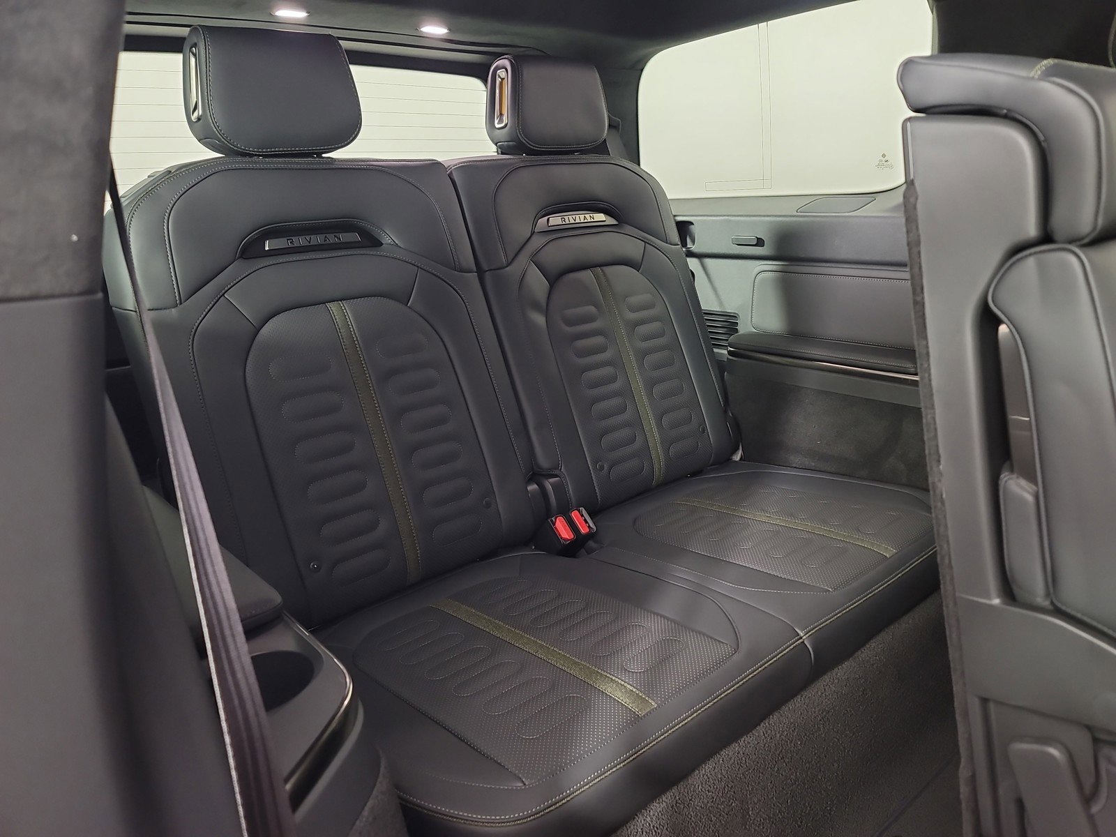 Used 2024 Rivian R1S Adventure image 25