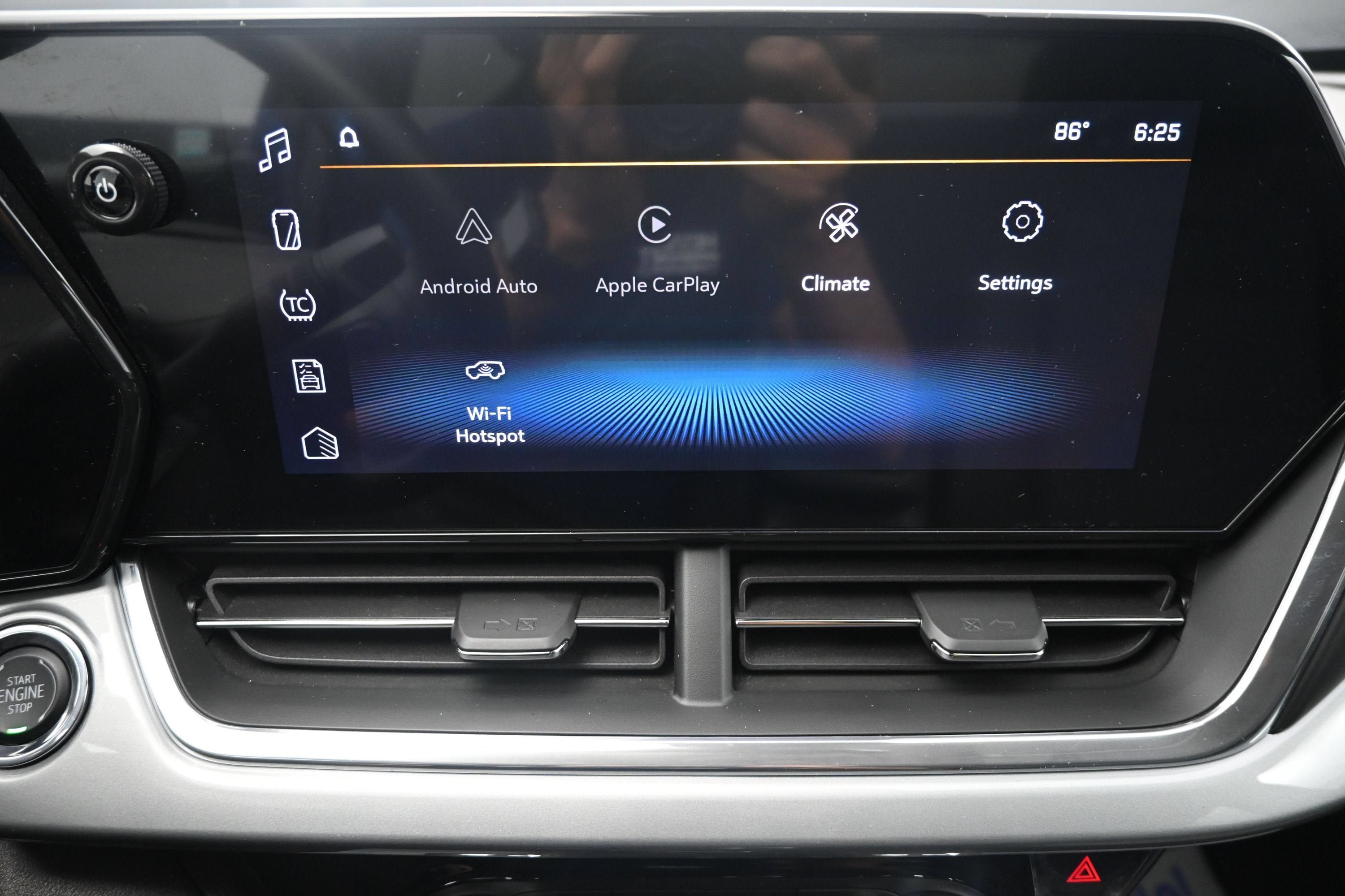 Used 2025 Chevrolet Trax LT w/ LT Convenience Package FWD image 15